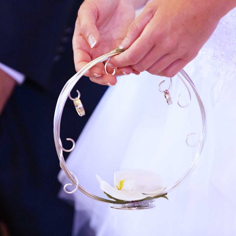 porte alliance floral pour mariage